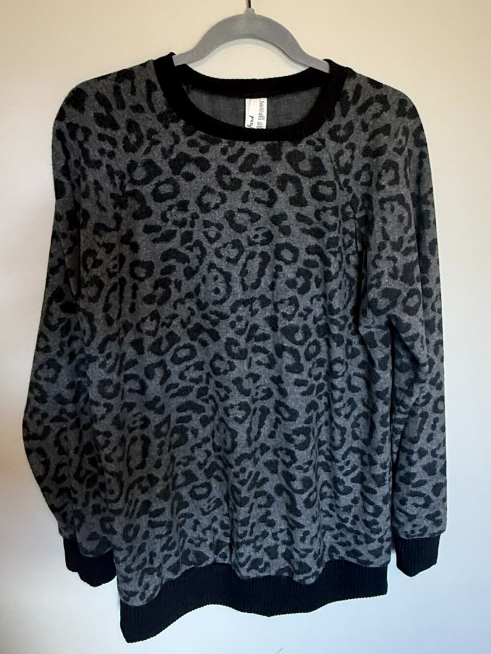 Grateful Hearts Gray Leopard Print Lightweight Sweater Size Large NWOT